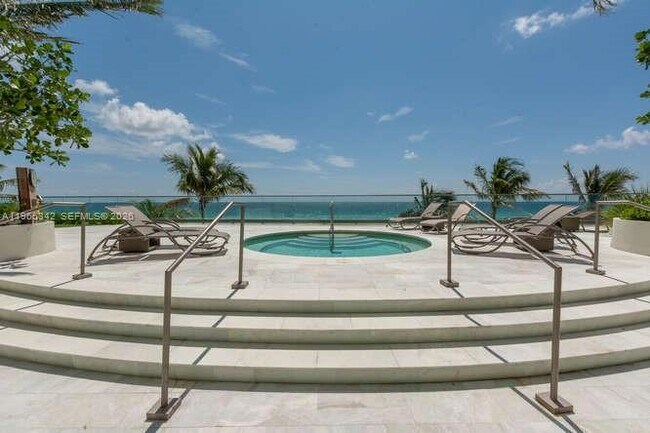 Building Photo - 18975 Collins Ave