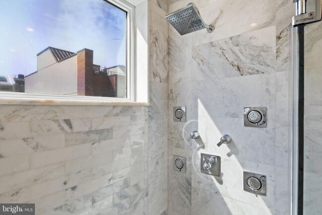 Building Photo - 2106 Spring St