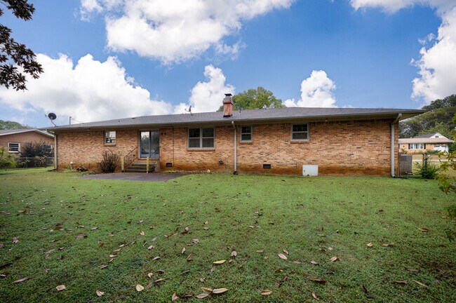 Building Photo - 2105 Shannonhouse Rd SW