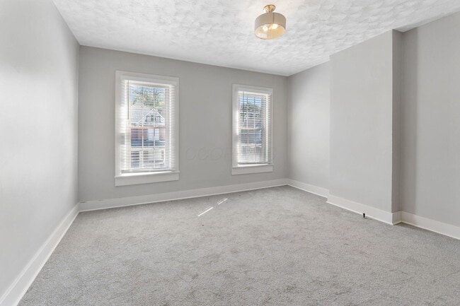 Building Photo - 915 Wilson Ave