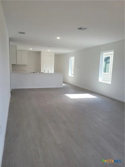 Building Photo - Room in House on Noir Ln