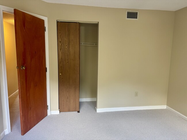 Building Photo - 305 Trailside Way