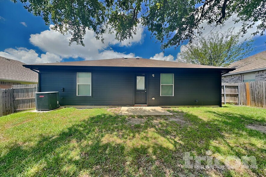 Building Photo - 1320 Cleardale Dr