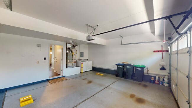 Building Photo - Beautiful 2 Bedroom Home in Windsong
