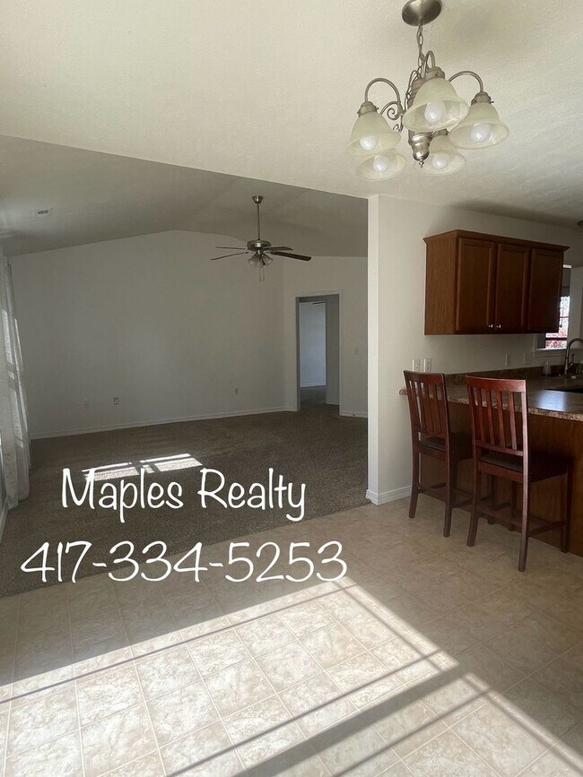 Building Photo - 3 Bedroom, 2 Bath Home for RENT in Hollister, MO