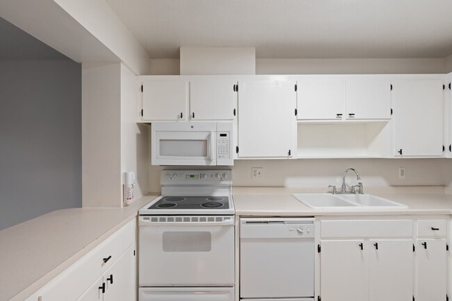 Building Photo - 3200 Virginia Ave S