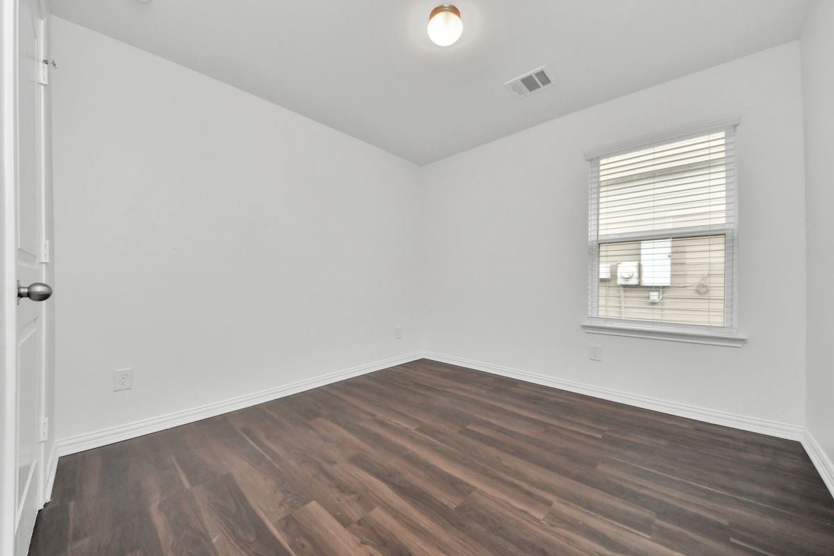 Building Photo - 10306 White Fir Villa Ave