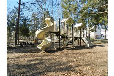 Playground - 42519 Highgate Ter