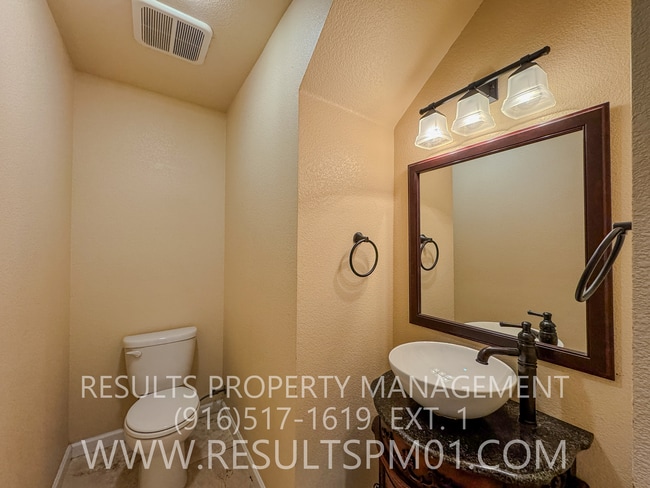 Building Photo - Beautifully upgraded 3 Bedroom Home