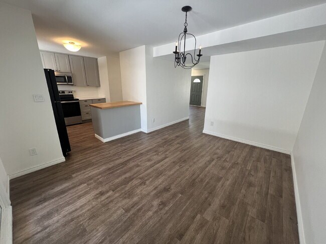 Building Photo - 7052 E Briarwood Dr