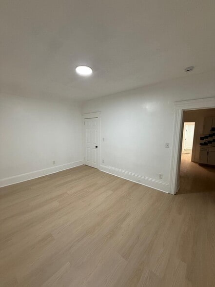 Building Photo - 1447 W 101st St