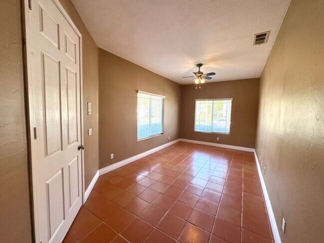 Building Photo - Beautiful 4 Bedroom + Office Home for Lease