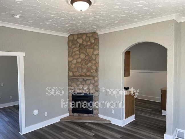Building Photo - 318 12th Ave