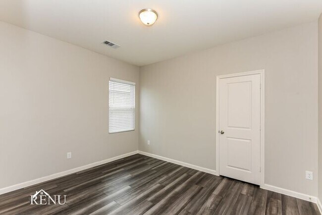 Building Photo - 1309 Escondido Dr