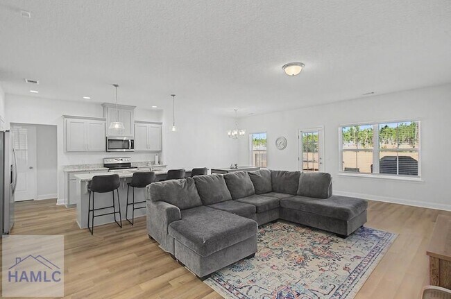 Building Photo - 413 Mcclelland Lp NE