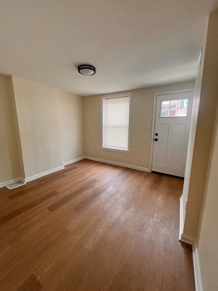 Building Photo - 1704 Tulip St