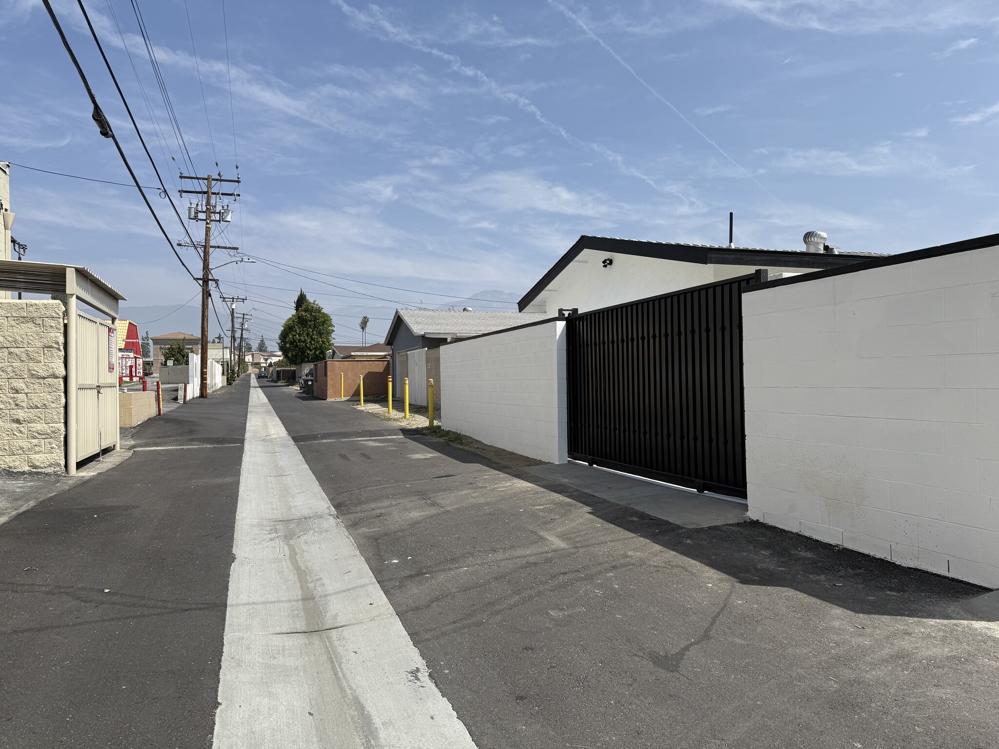 Building Photo - 9452 Rose Ave