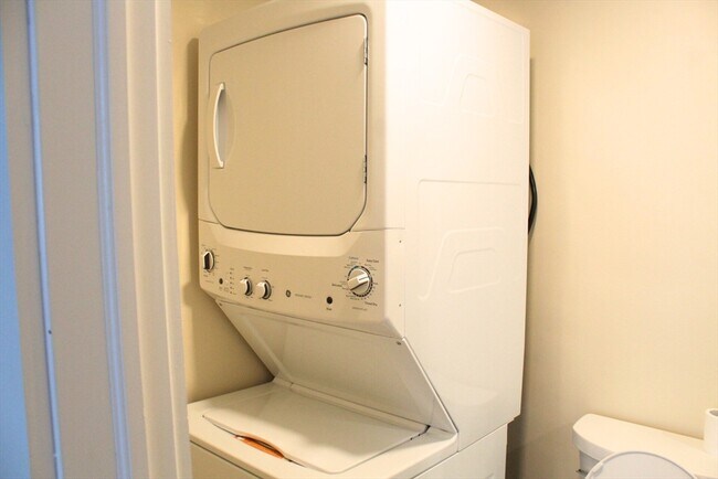 Building Photo - 78 Endicott St