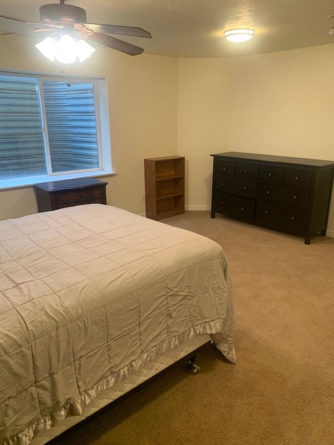 Building Photo - 4 Bedroom Basement Unit for Rent in PG $1800