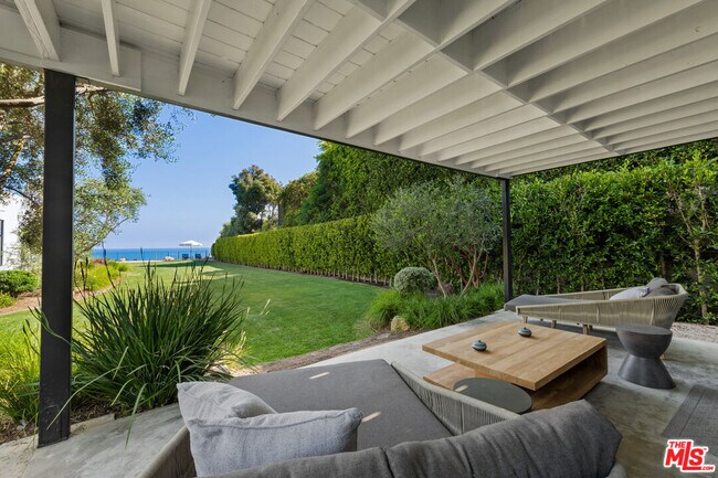 Building Photo - 28926 Cliffside Dr