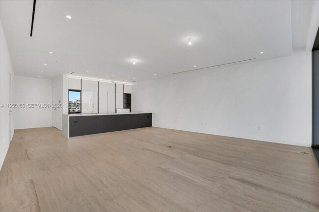 Building Photo - 5 Grove Isle Dr