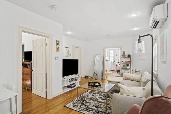 Building Photo - 164 L St