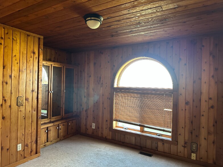 Building Photo - 5963 W Chadwick Rd