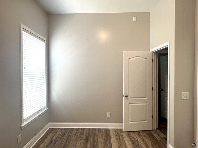 Building Photo - 760 Ivy Brook Way
