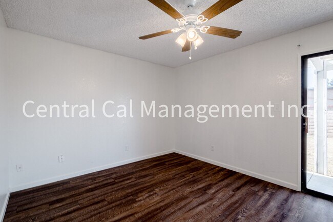 Building Photo - 3 Bedroom/2 Bath Home in the Southwest - $2195 Per Month!