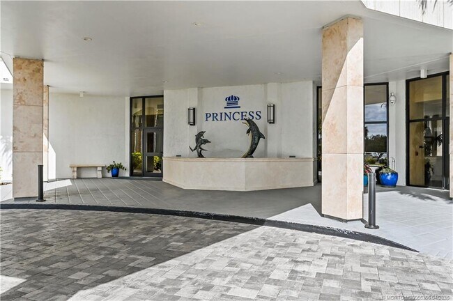 Building Photo - 9650 S Ocean Dr