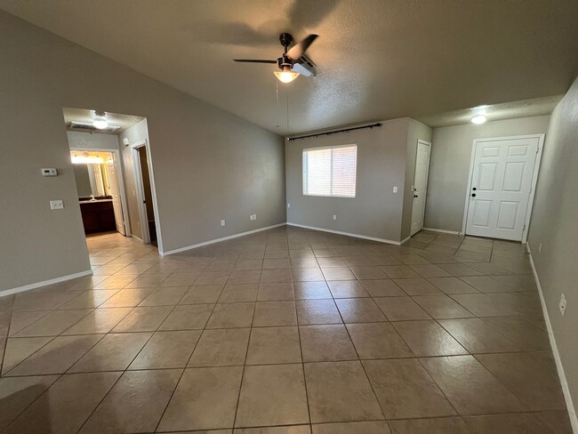 Building Photo - TOWNHOME IN SUNSET MTN VILLAS!