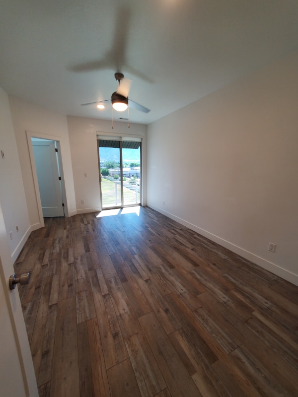 Building Photo - 2186 525 W