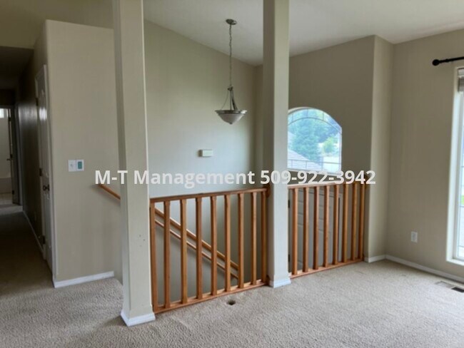 Building Photo - Valley 4 br/3 bath house in Flora Springs ...