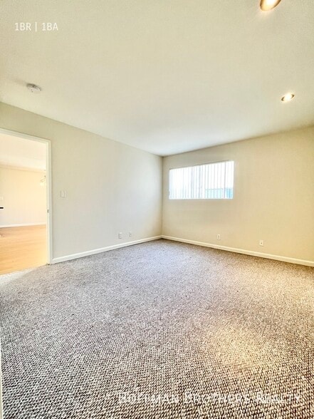 Building Photo - 860 S Ardmore Ave