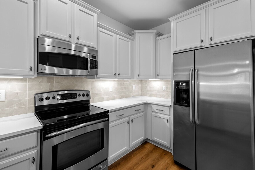 Building Photo - 10122 Glen Autumn Rd