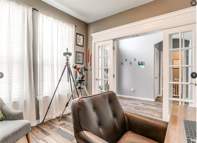 Building Photo - 5825 Valley Haven Way