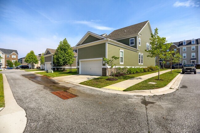 Building Photo - 6407 Falconwood St