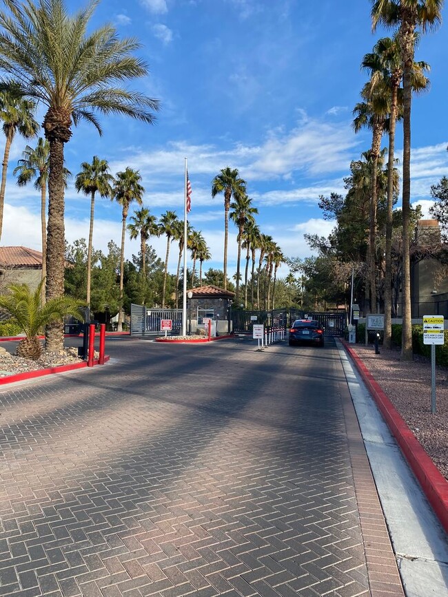 Building Photo - AMERICANA Property Mgmt - 1 Bedroom Condo ...
