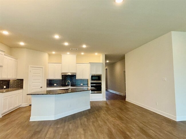 Building Photo - 1804 Welker Dr