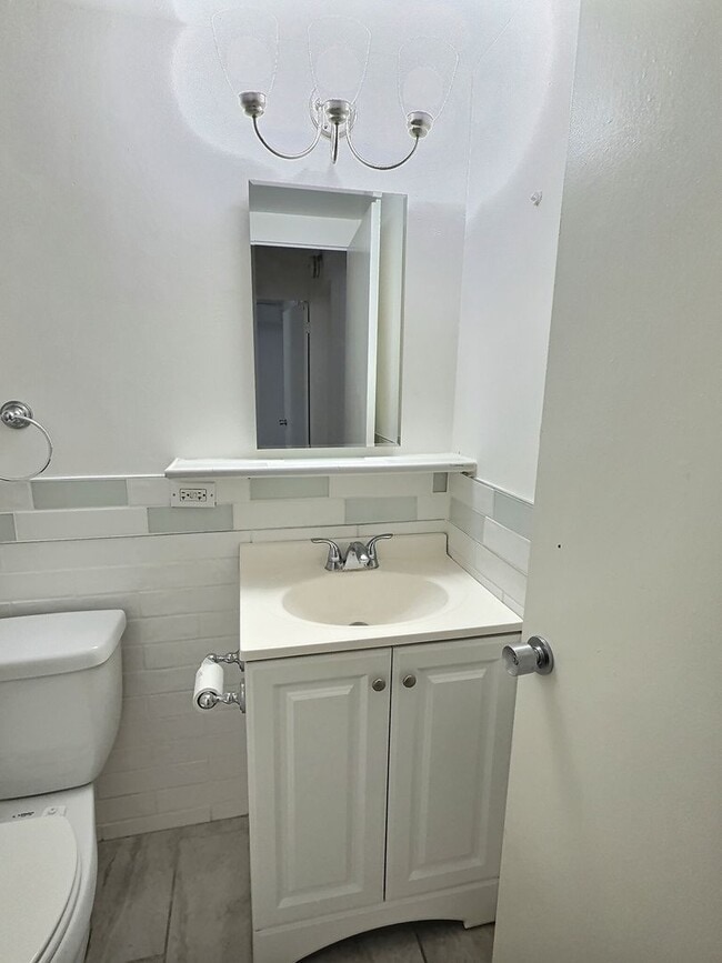 Building Photo - Discover Your Ideal Home in the Heart of T...