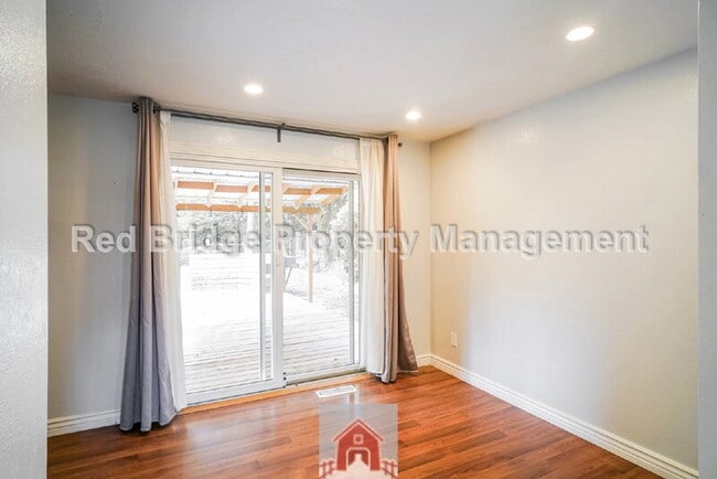 Building Photo - 5062 SW Freeman Ct
