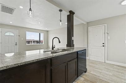 Building Photo - 3 bedrooms 1 bathroom with all tile flooring
