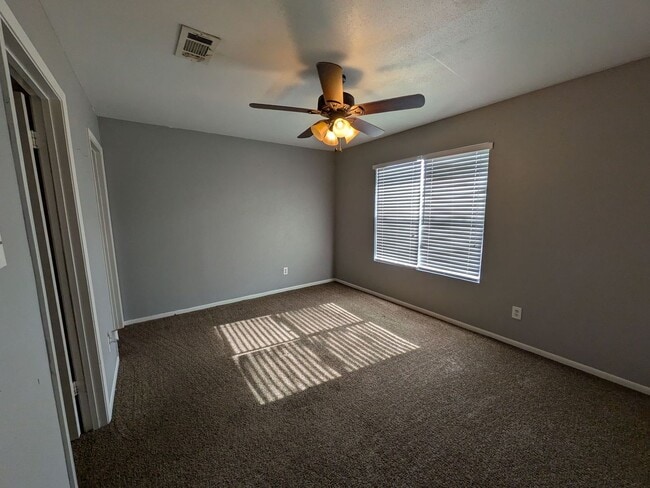 Building Photo - 956 Sunmeadow Dr