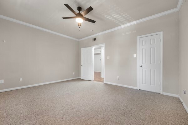 Building Photo - 2255 Braeswood Park Dr