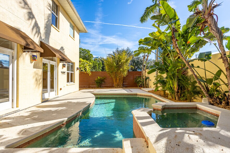 Building Photo - 3204 W Empedrado St