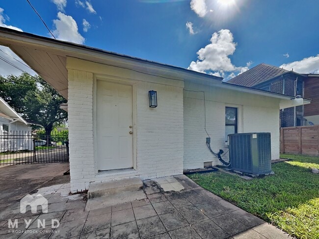 Building Photo - 2214 Isabella St