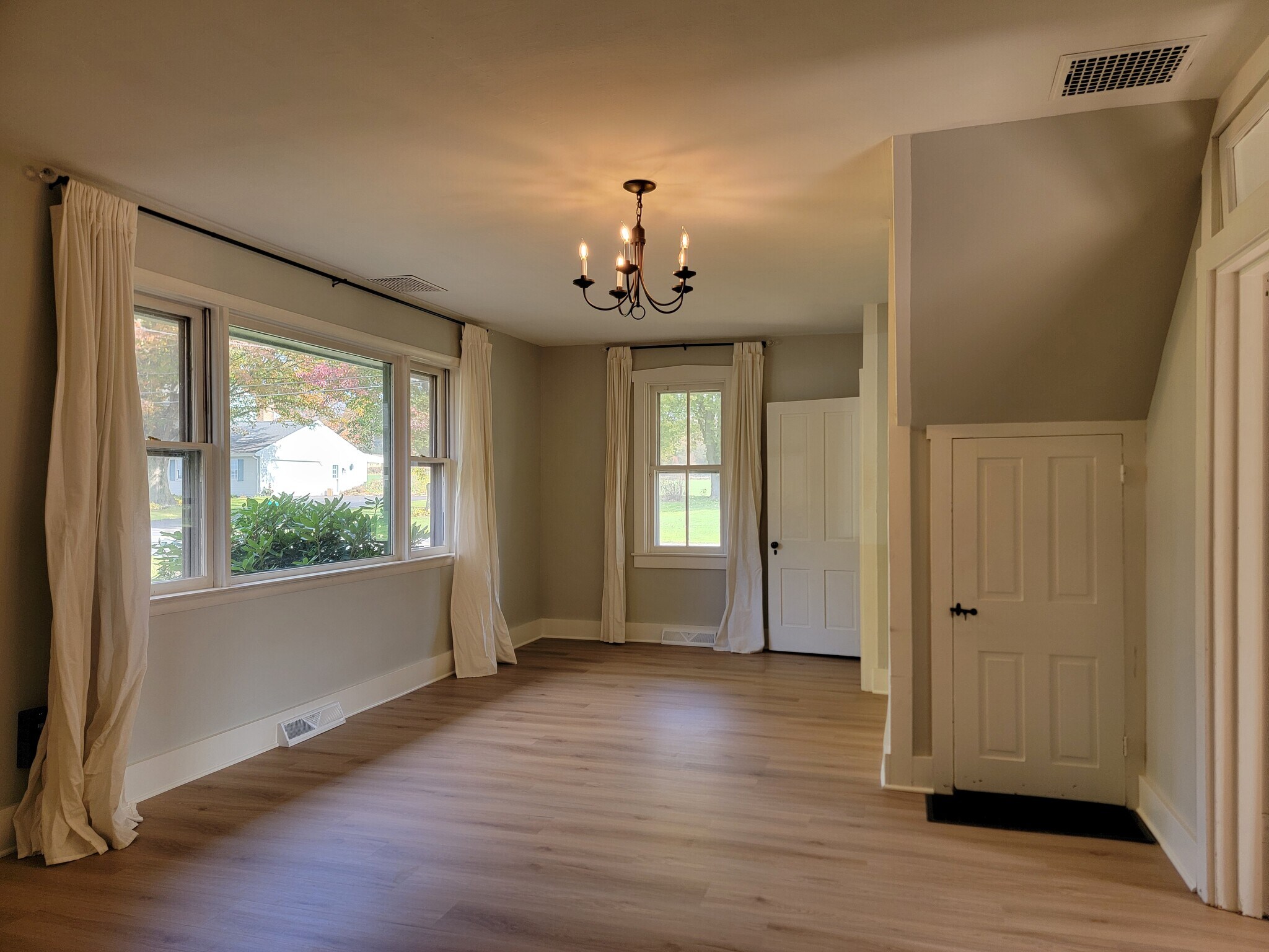 Building Photo - 819 Fruitville Pike