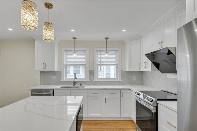 Building Photo - 52 Holyoke St