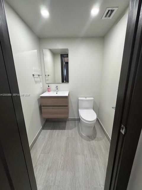 Building Photo - 90 Edgewater Dr