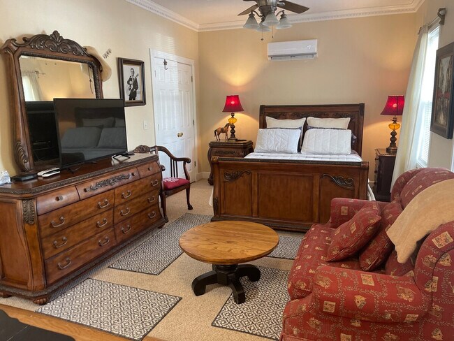 Building Photo - 175 Schools Dr